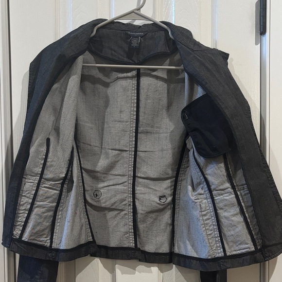 Banana Republic Women's Dark Navy Blue Blazer. Size 4 - Picture 4 of 5